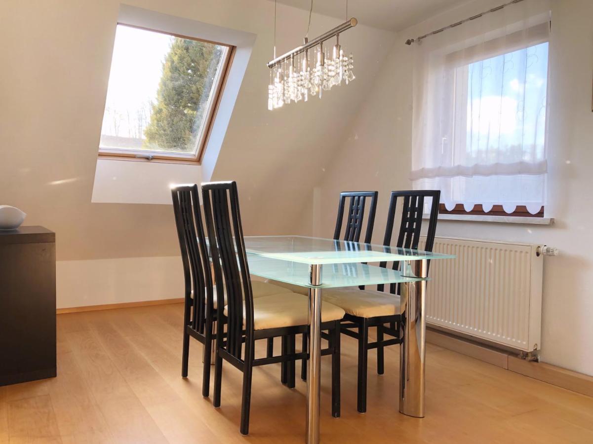 Grosse Wohnung Mit 2 Schlafzimmern 阿尔滕斯泰希 外观 照片